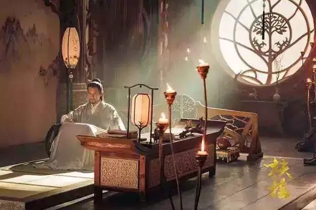 当躬耕勤学撞见流量经济，老戏骨只值“配菜”的价格吗？