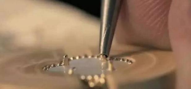 梵克雅宝四叶草项链,最美的就是现在拥有的,多少钱能买到