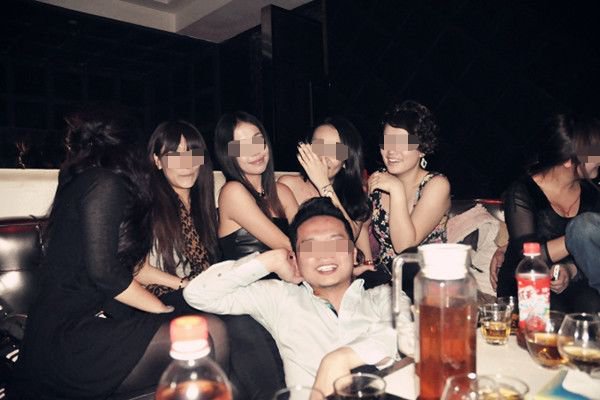 我的“泡学”男朋友有一个20人的女朋友群