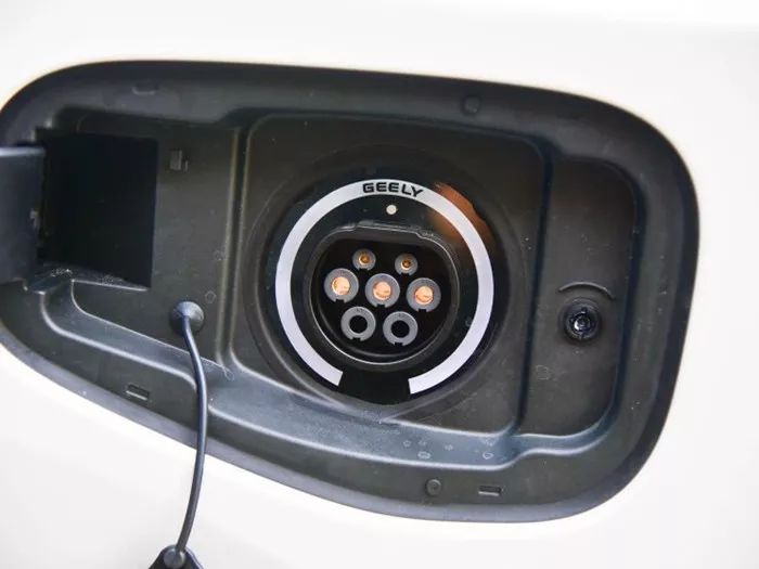 16万起步，纯电能跑60公里，还是中型车尺寸，吉利又放大招了