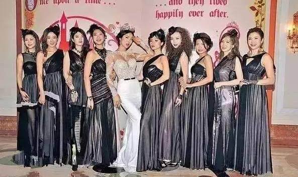 baby伴娘服什么颜色好看,杨幂设计的伴娘服