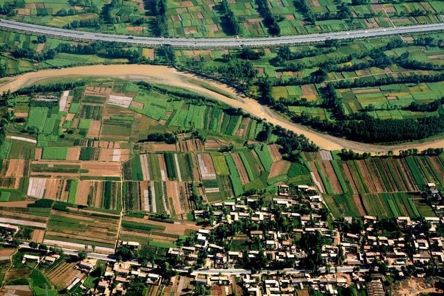 飞机高空拍摄效果图,飞机靠窗风景照片怎么拍