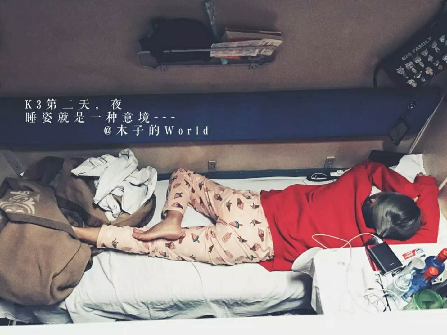 她在127小时的K3火车上拍婚纱照，看了三个国家的风景