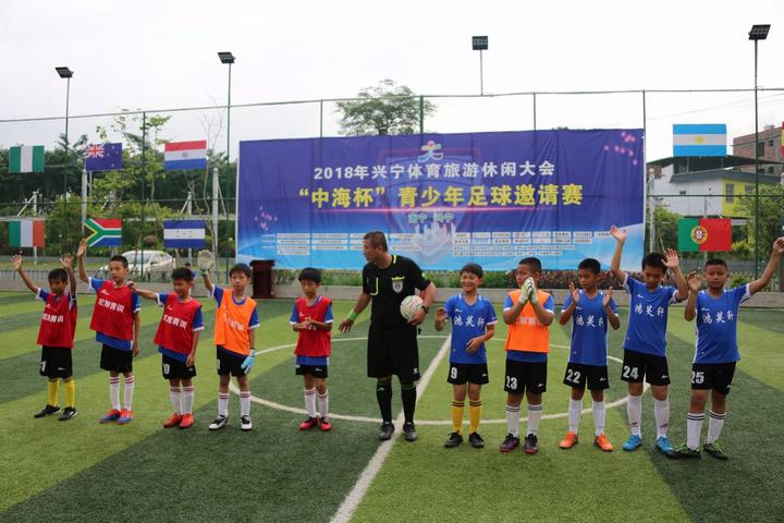 c罗年轻时教青训,c罗青训