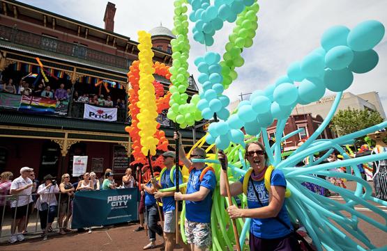 “魔幻气球屋”空降观音桥，朋友圈被粉色少女心一记暴击