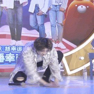 蔡徐坤说林彦俊逛街买袜子,蔡徐坤林彦俊王子异合体