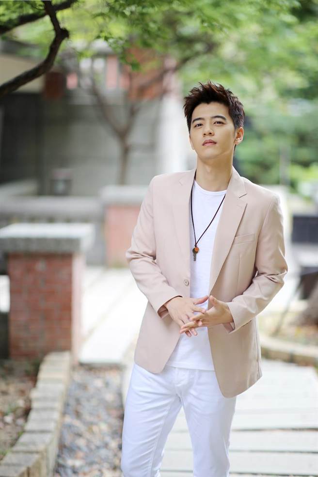 众星祝福王彦霖鹿晗关晓彤,鹿晗和陈柏霖合作