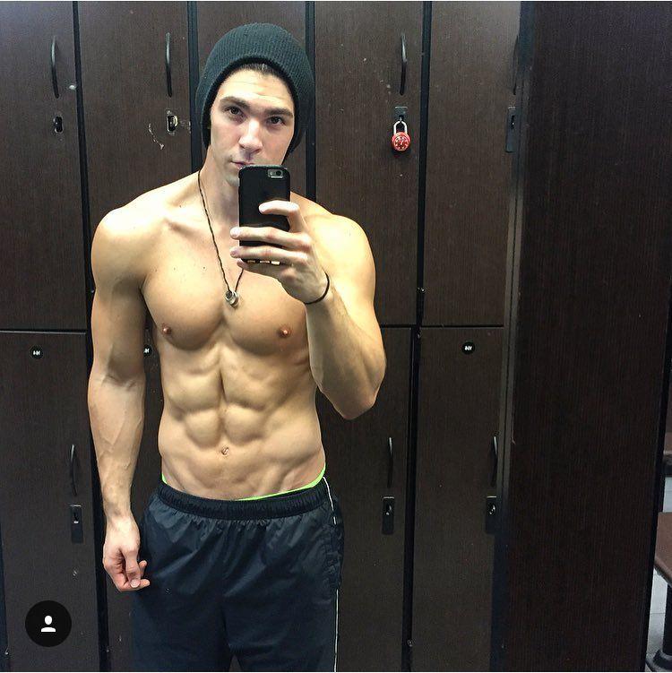 练胸肌到了卡关怎么办?掌握这3点方法,让你的胸肌突破变大