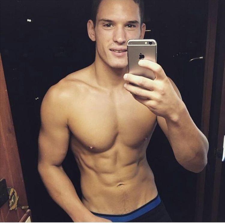 练胸肌到了卡关怎么办?掌握这3点方法,让你的胸肌突破变大