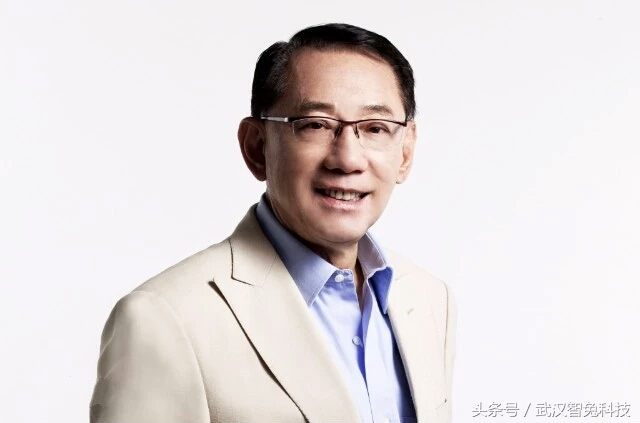 30年前他欠下3.2亿，发誓永不坐奔驰如今他坐最贵的劳斯莱斯