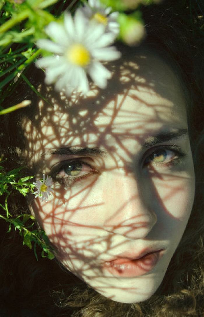 这三个星座总是情路坎坷令人心疼,这3大星座备胎最多但是桃花不断