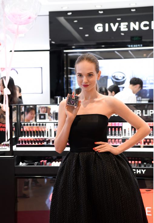 纪梵希化妆品新品发布会,纪梵希彩妆T台秀