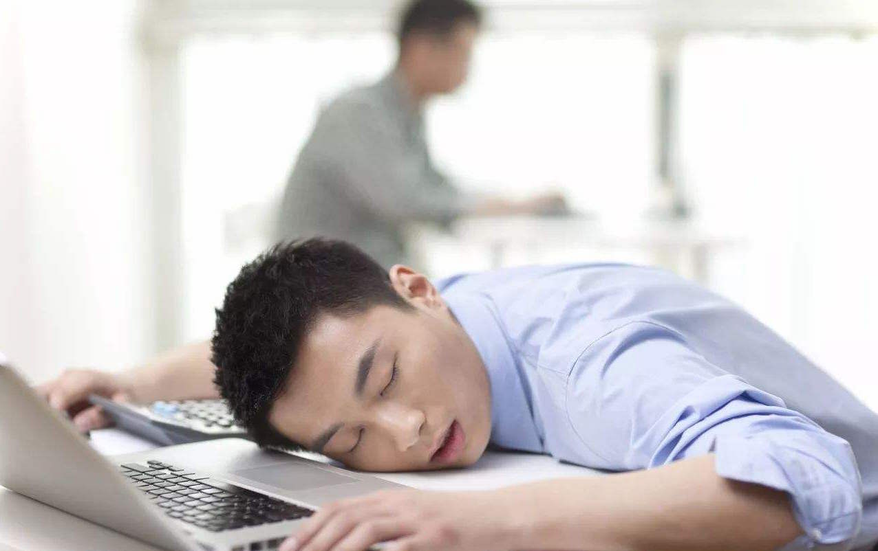 趴着午睡肌肉酸痛怎么办?5个动作搞定它