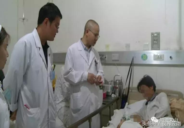 八月大孩子被亲娘挥刀割掉*体下**,文山州医院医生自发捐款出手相助