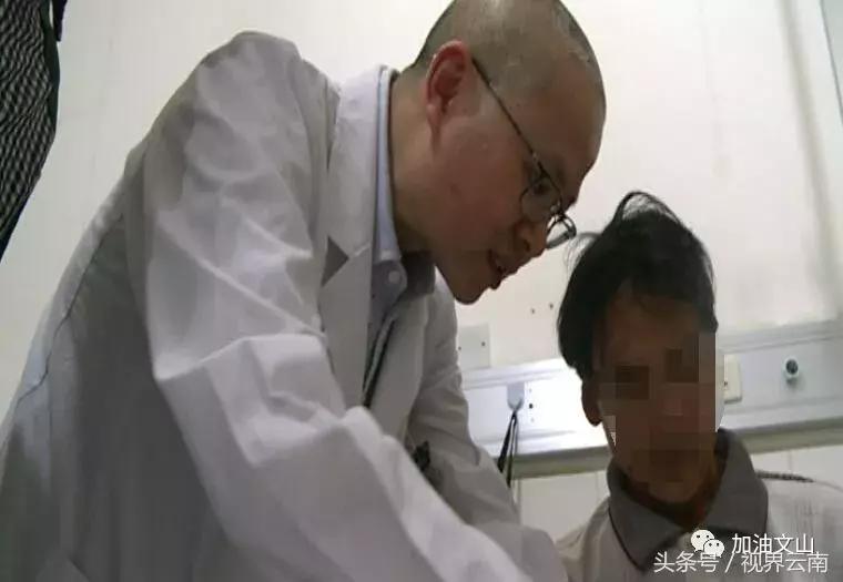 八月大孩子被亲娘挥刀割掉*体下**,文山州医院医生自发捐款出手相助