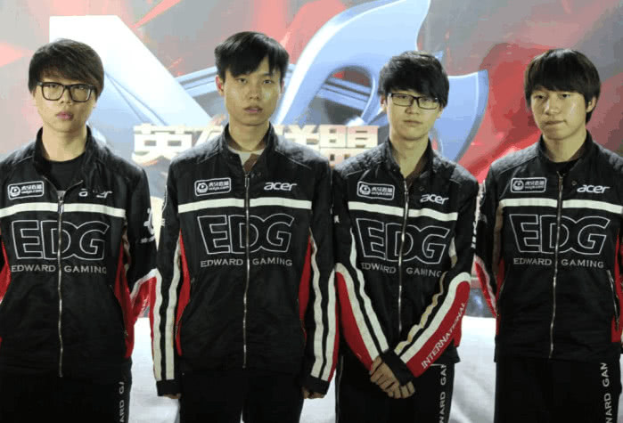 lol当年神坛上的无解英雄,曾经的lol顶峰