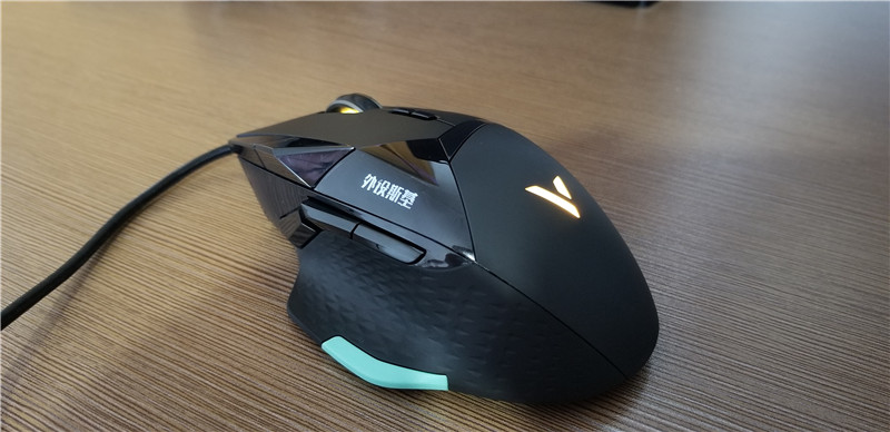 雷柏vt900跟g502哪个好,雷柏vt900游戏鼠标