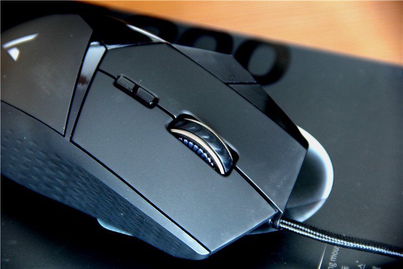 雷柏vt900跟g502哪个好,雷柏vt900游戏鼠标