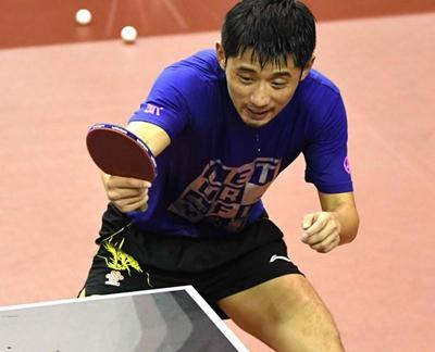 一双拖鞋六千，豪车名表数不清，张继科父亲问：这小子一年赚多少