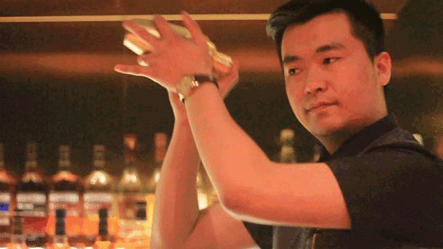 呼市适合自己去的酒吧,呼市哪有热闹一点的酒吧