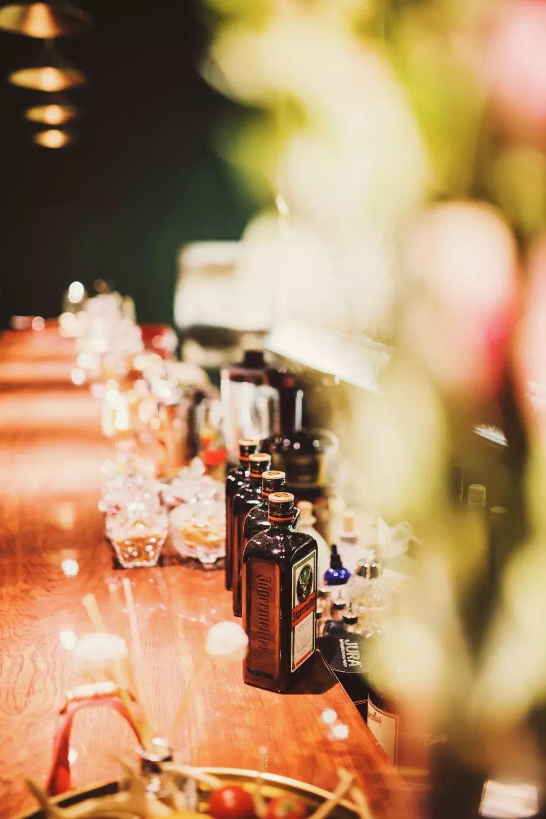 呼市适合自己去的酒吧,呼市哪有热闹一点的酒吧