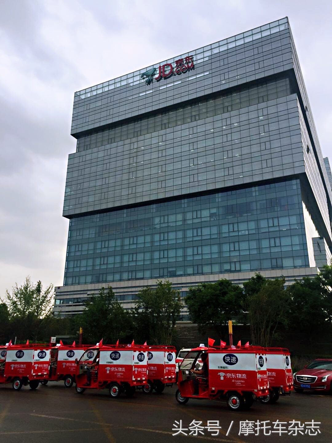 京东物流智能快递车,京东智能快递物流车