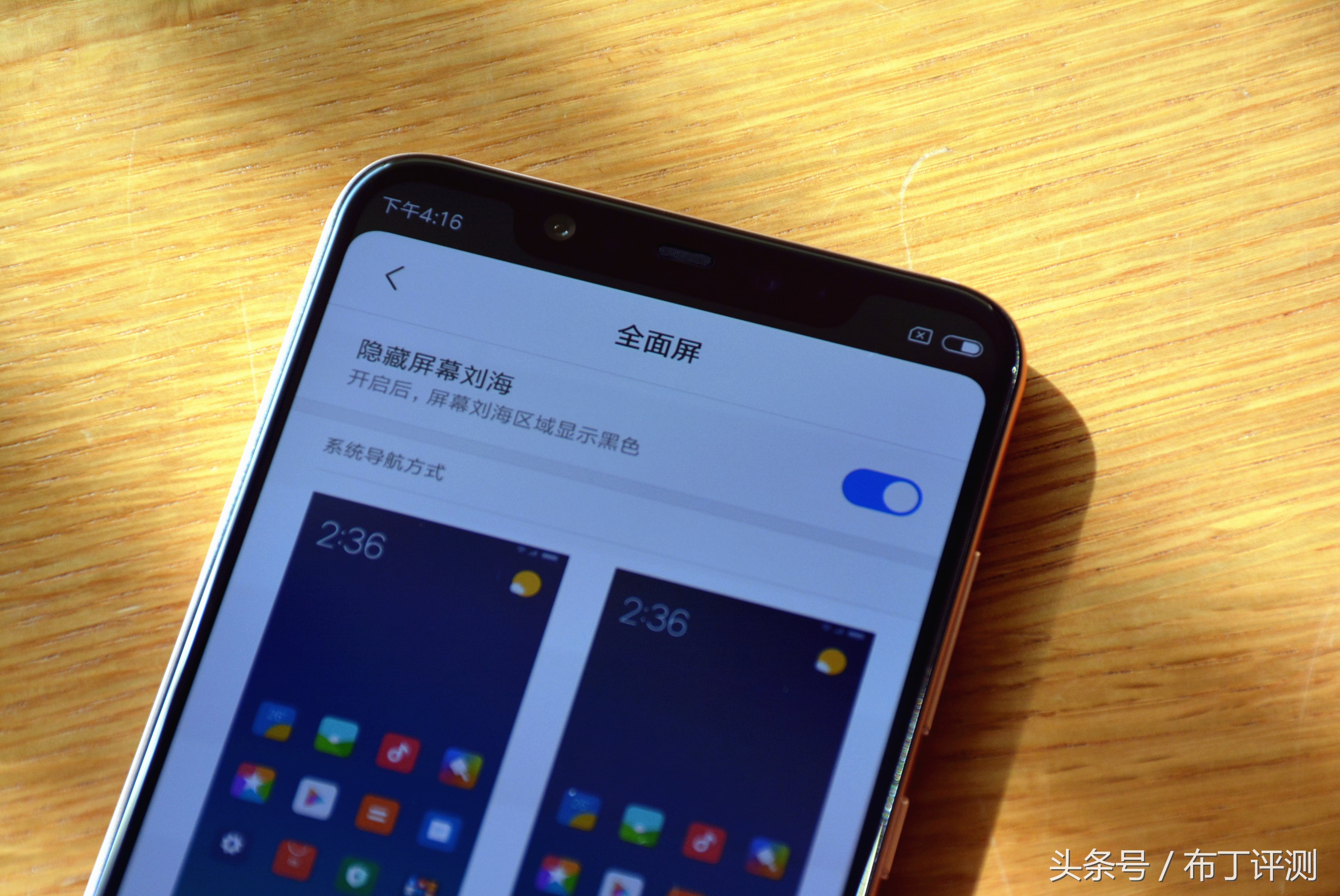 全球首发双频GPS,拍照超苹果X,小米8金色版上手体验!