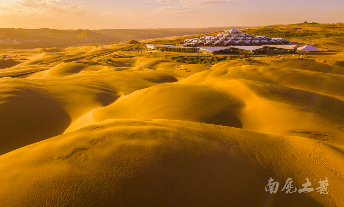 无人机飞跃田野,无人机飞跃山峰