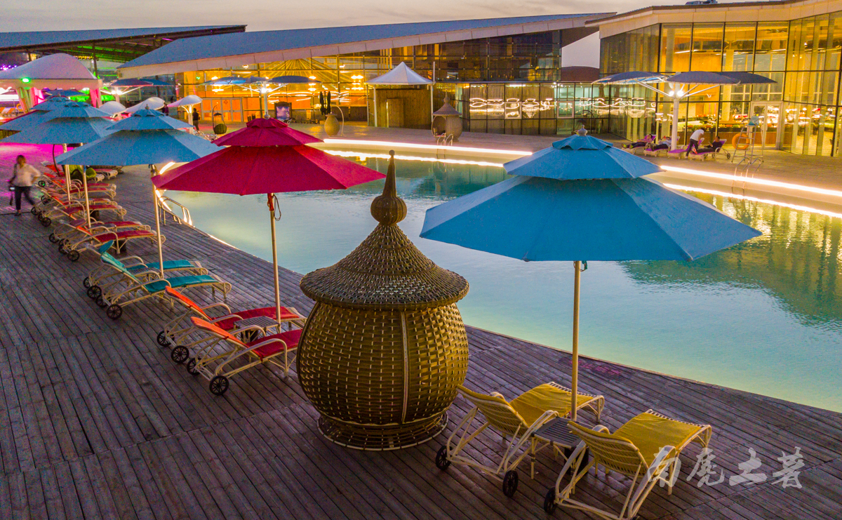 无人机飞跃田野,无人机飞跃山峰