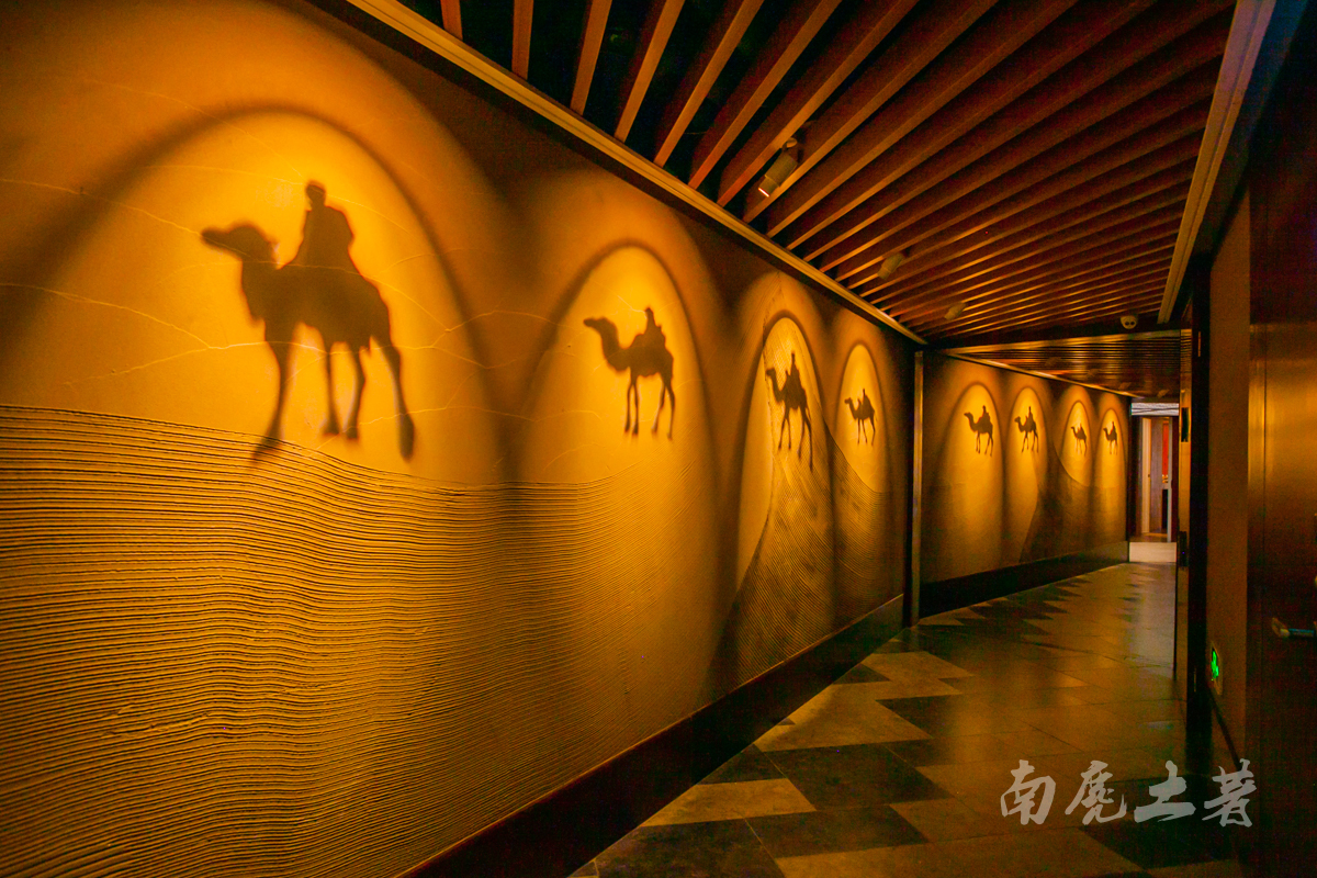 无人机飞跃田野,无人机飞跃山峰