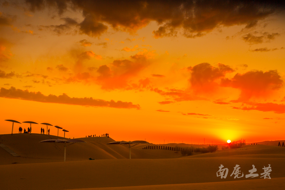 无人机飞跃田野,无人机飞跃山峰