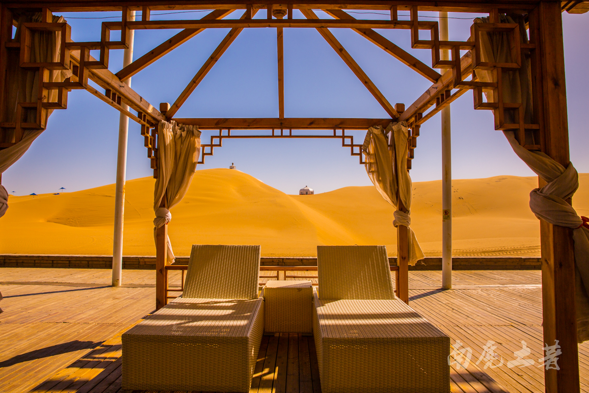 无人机飞跃田野,无人机飞跃山峰