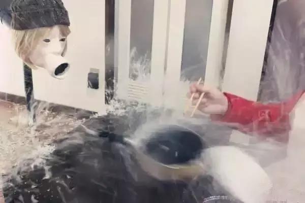 岛国真会玩——自制吹气娃娃,真是寂寞如雪啊!