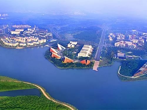 严苛的德国人也点赞东莞:绿水青山美如画,自动化工厂真先进!