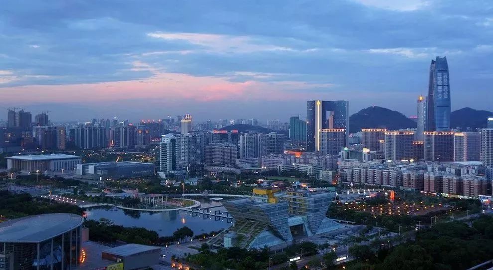 严苛的德国人也点赞东莞:绿水青山美如画,自动化工厂真先进!