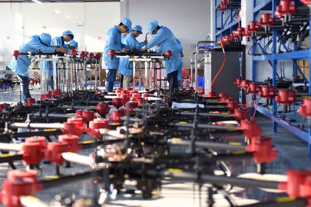 严苛的德国人也点赞东莞:绿水青山美如画,自动化工厂真先进!