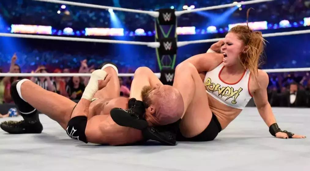 wwe十大爆款战衣,wwe中的白衣服