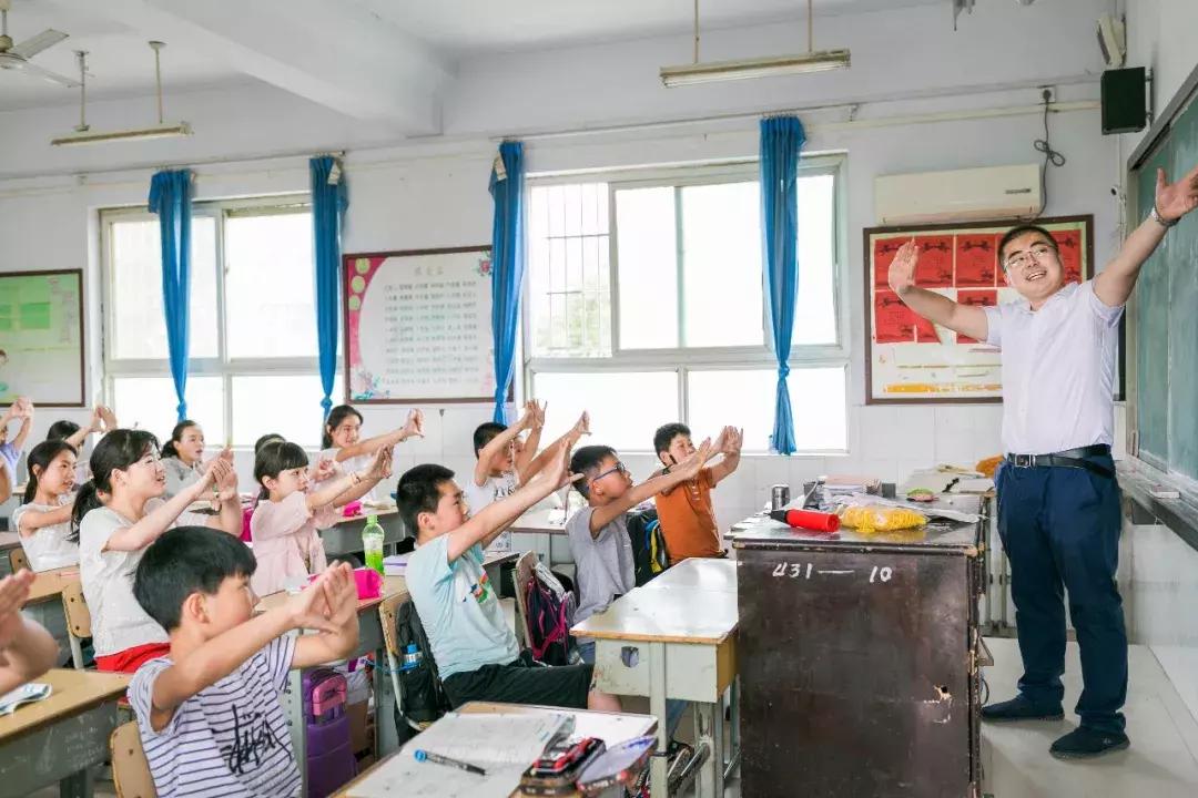 “我都看不清楚黑板了”！关注郑州周边乡村幼儿视力，我们在行动