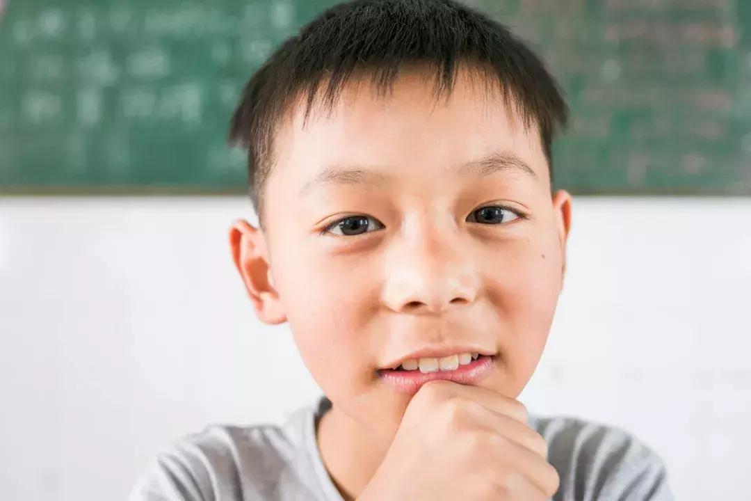 “我都看不清楚黑板了”！关注郑州周边乡村幼儿视力，我们在行动