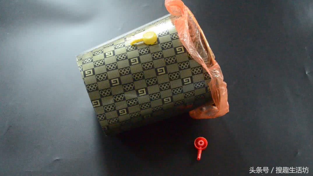 洗洁精瓶子放下面美观又不占地方,洗洁精瓶子放餐具