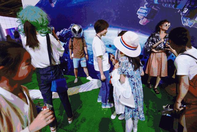 杭州人对未来的好奇心彻底爆发！10多万人在钱塘江边“看到未来”