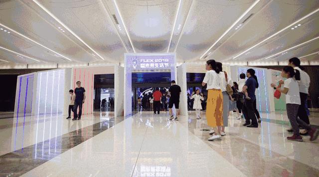 杭州人对未来的好奇心彻底爆发！10多万人在钱塘江边“看到未来”