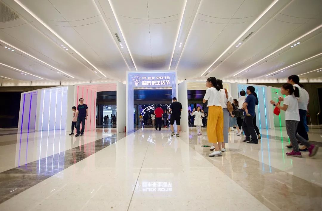 杭州人对未来的好奇心彻底爆发！10多万人在钱塘江边“看到未来”