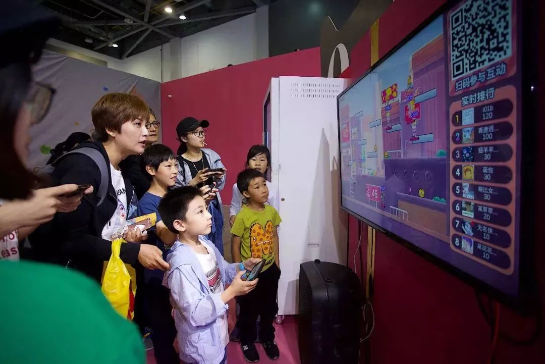 杭州人对未来的好奇心彻底爆发！10多万人在钱塘江边“看到未来”