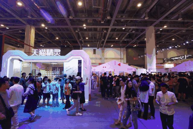 杭州人对未来的好奇心彻底爆发！10多万人在钱塘江边“看到未来”