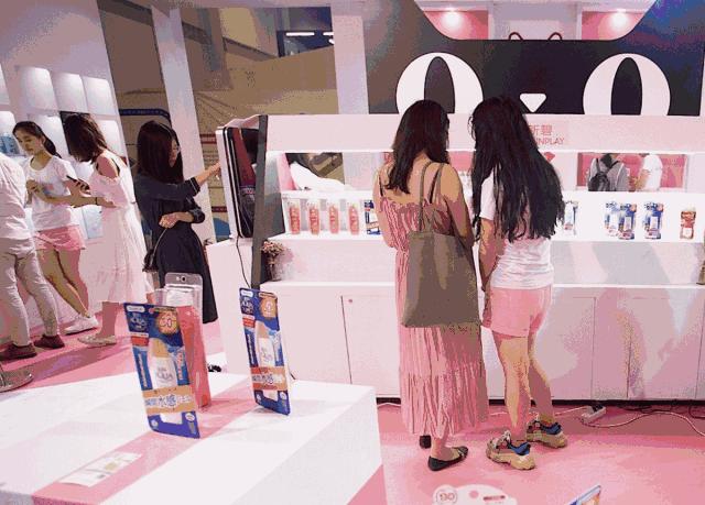 杭州人对未来的好奇心彻底爆发！10多万人在钱塘江边“看到未来”