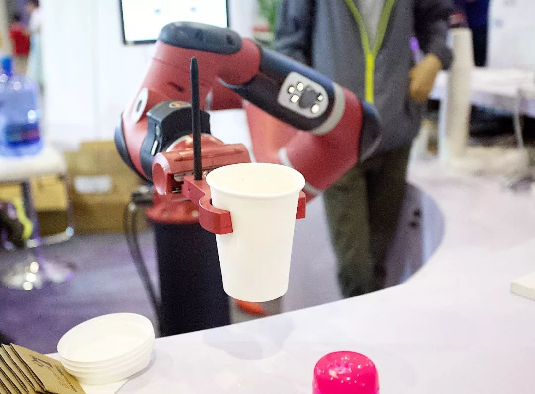 杭州人对未来的好奇心彻底爆发！10多万人在钱塘江边“看到未来”