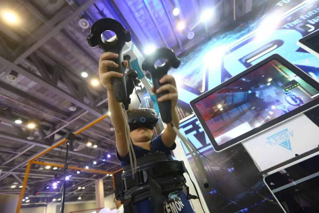 杭州人对未来的好奇心彻底爆发！10多万人在钱塘江边“看到未来”