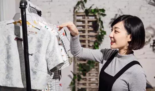 承包霉霉衣橱，这个中国小姐姐在伦敦摆着摊征服了Topshop