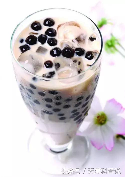 烧仙草放的是龟苓膏还是仙草,烧仙草就是龟苓膏么